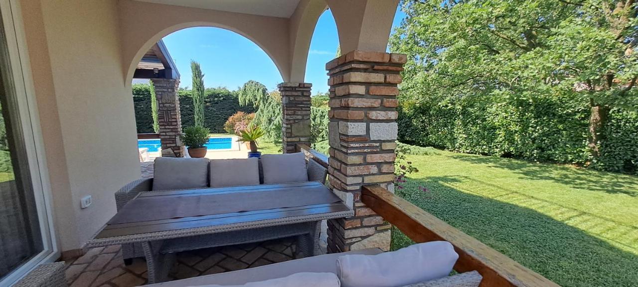 Villa AGAVA Umago Esterno foto